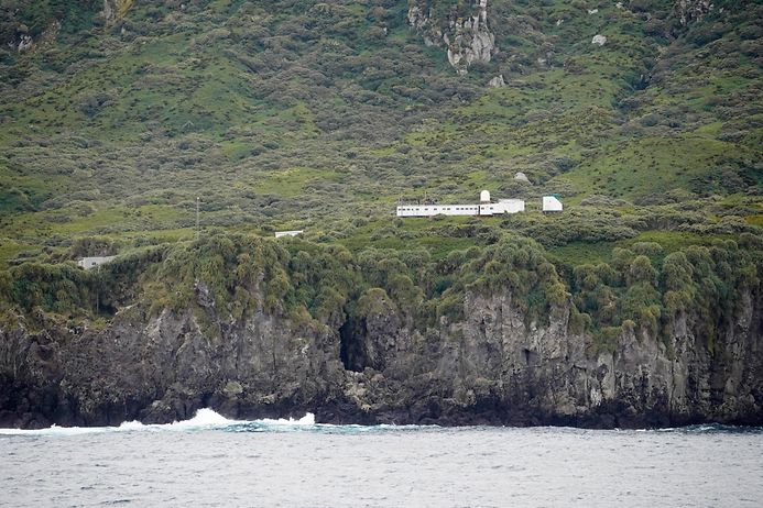 Die Wetterstation auf Tristan da Cunha im Südpazifik ist nichts für Menschen, die gerne in Gesellschaft sind. (© dpa picture alliance / Zoonar)